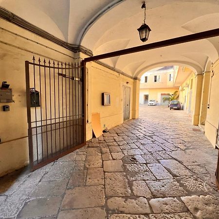 Apartamento Storica Dimora Con Affreschi Vanvitelliani Santa Maria Capua Vetere Exterior foto