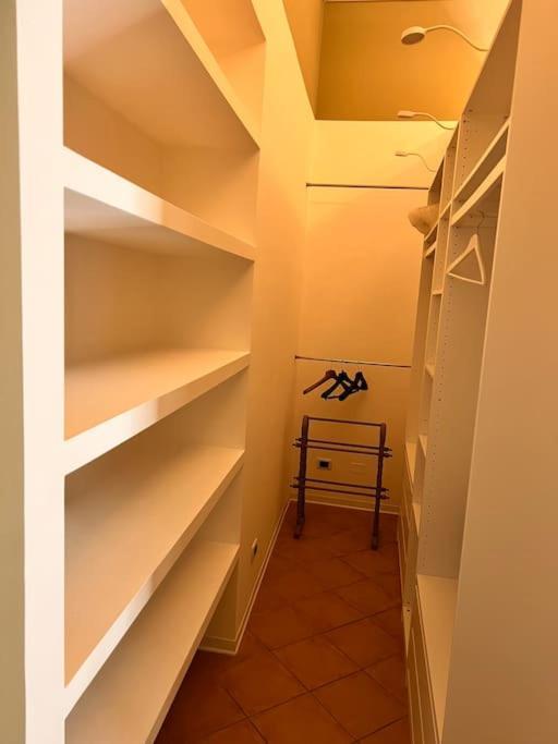 Apartamento Storica Dimora Con Affreschi Vanvitelliani Santa Maria Capua Vetere Exterior foto